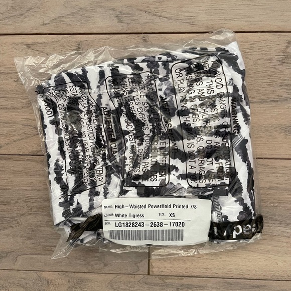 Fabletics High-Waisted 7/8 Legging! - Picture 4 of 4